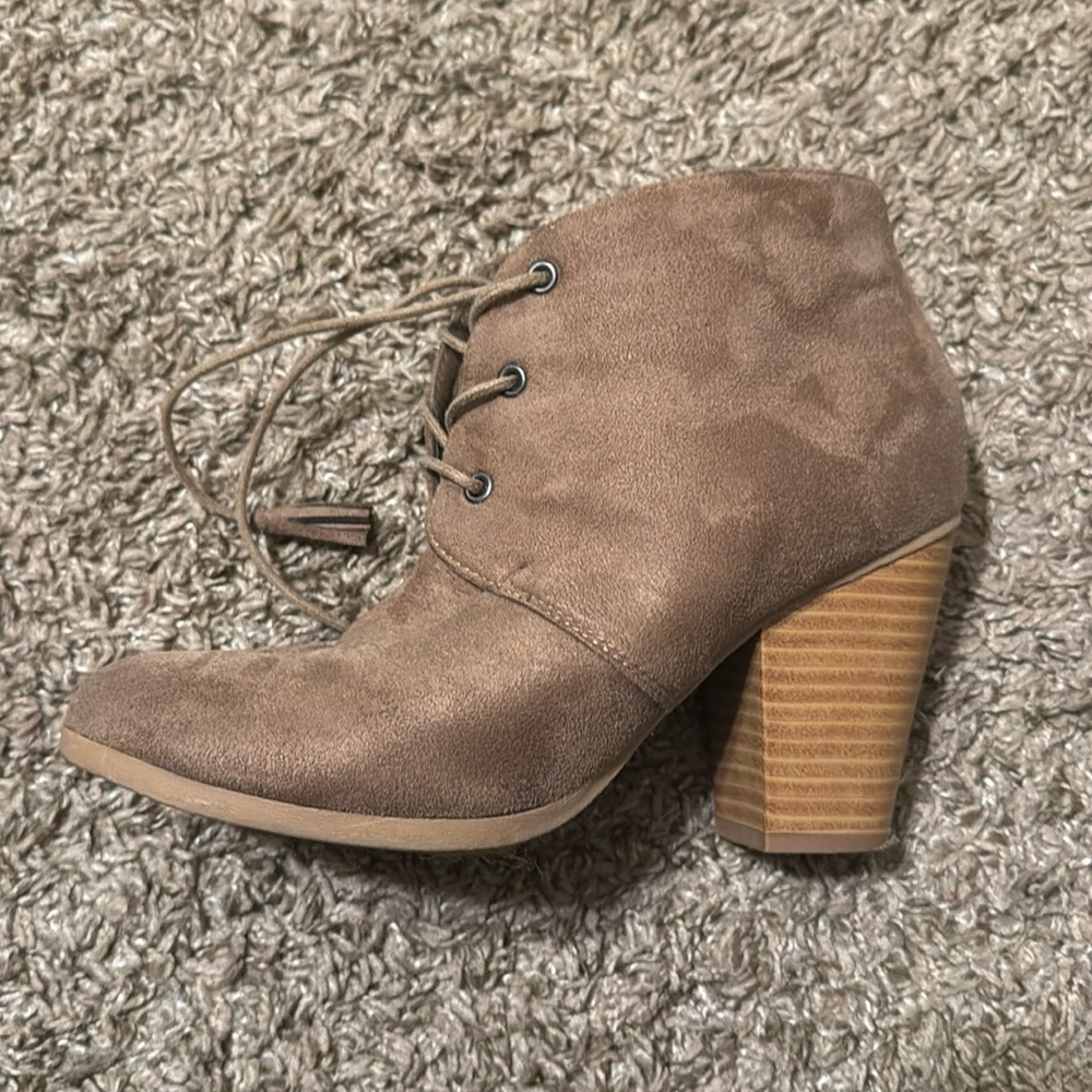 3 in tie up bootie, shade, slightly used